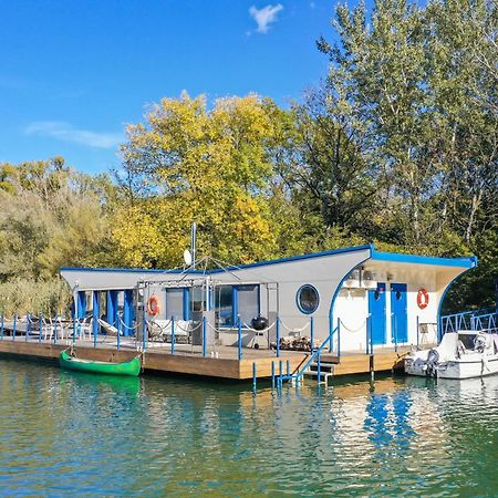 Ocarujuci Houseboat Na Dunaji براتسيلافا المظهر الخارجي الصورة