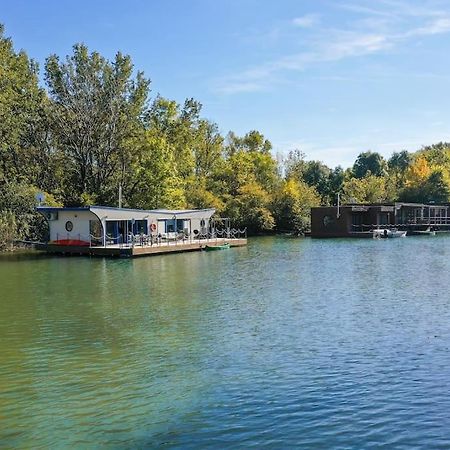Ocarujuci Houseboat Na Dunaji براتسيلافا المظهر الخارجي الصورة