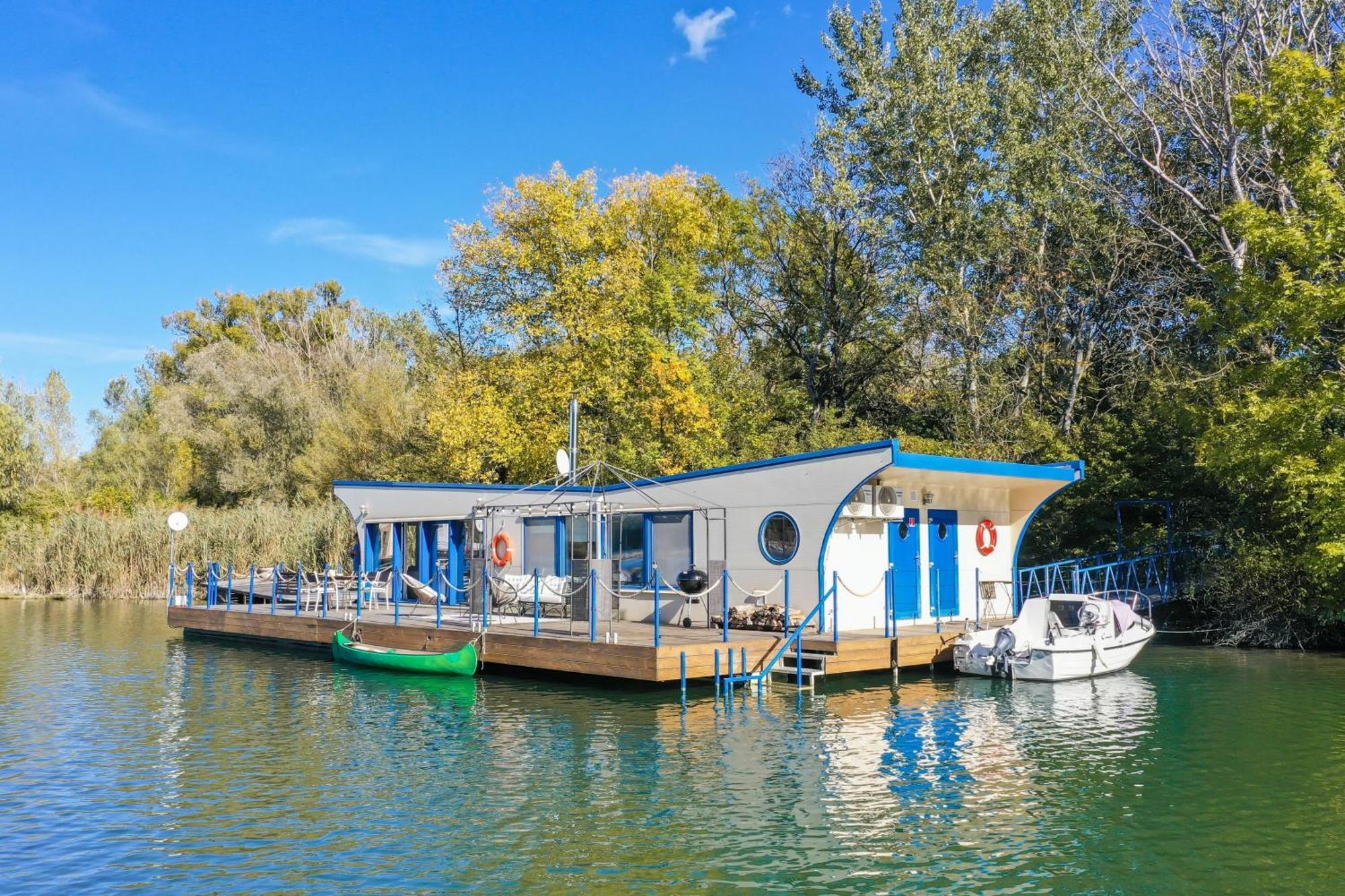 Ocarujuci Houseboat Na Dunaji براتسيلافا المظهر الخارجي الصورة