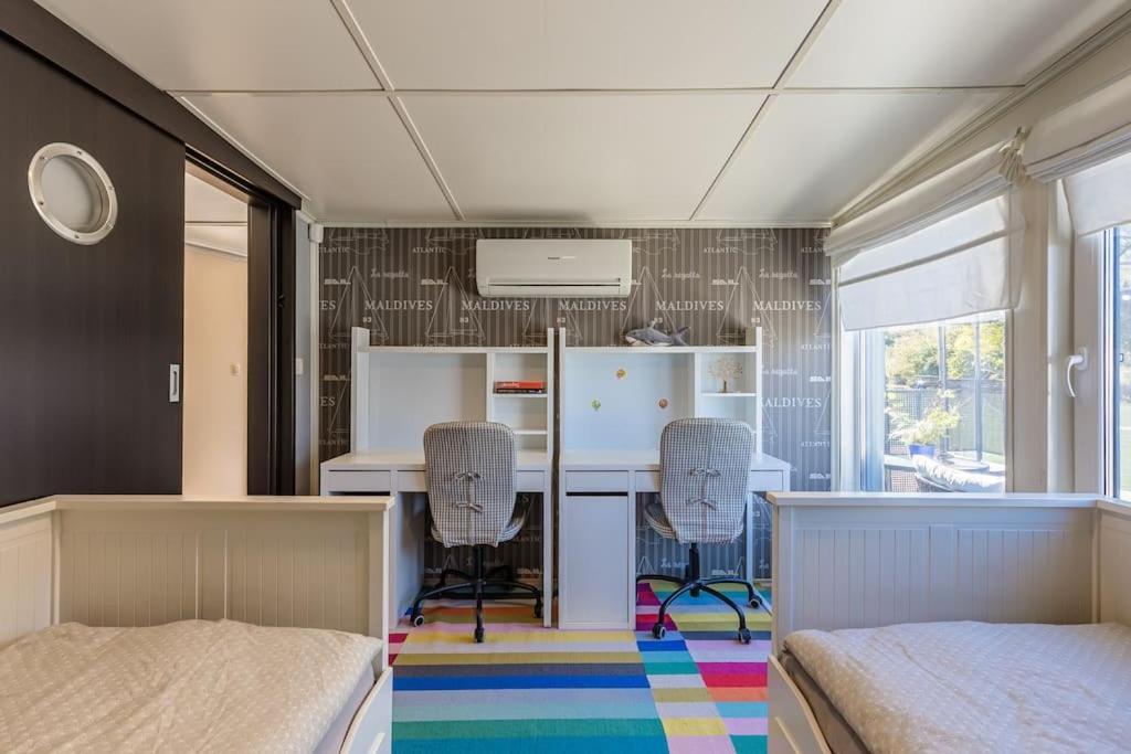 Ocarujuci Houseboat Na Dunaji براتسيلافا المظهر الخارجي الصورة