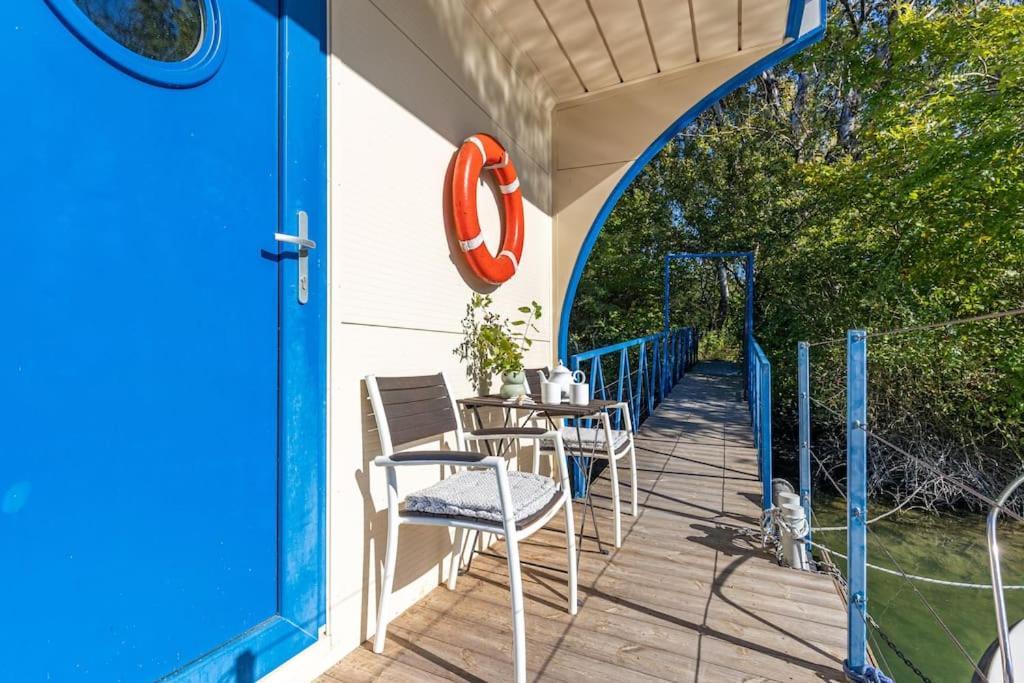 Ocarujuci Houseboat Na Dunaji براتسيلافا المظهر الخارجي الصورة