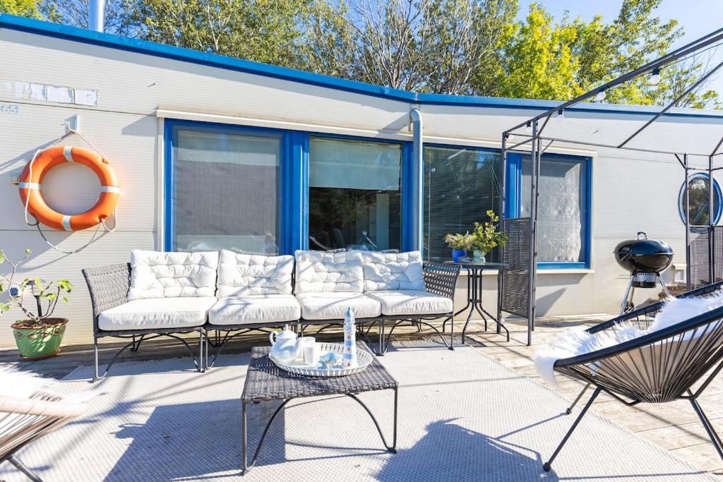 Ocarujuci Houseboat Na Dunaji براتسيلافا المظهر الخارجي الصورة