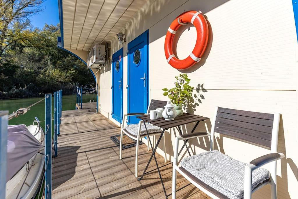 Ocarujuci Houseboat Na Dunaji براتسيلافا المظهر الخارجي الصورة