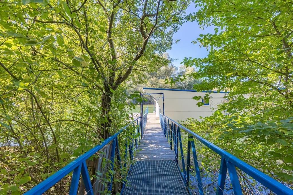 Ocarujuci Houseboat Na Dunaji براتسيلافا المظهر الخارجي الصورة