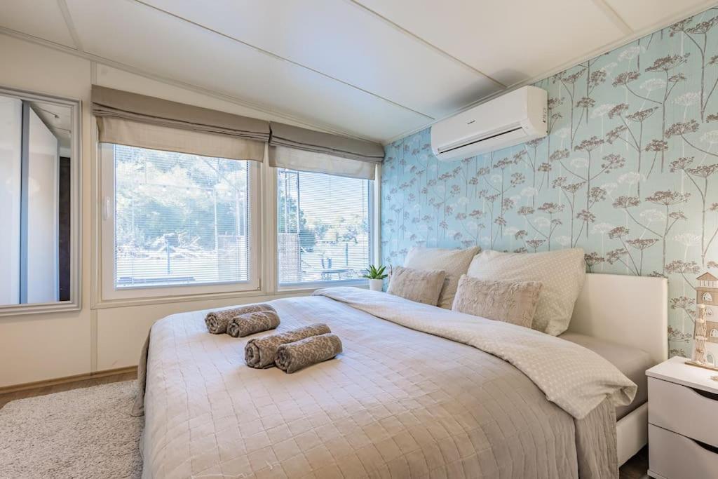Ocarujuci Houseboat Na Dunaji براتسيلافا المظهر الخارجي الصورة