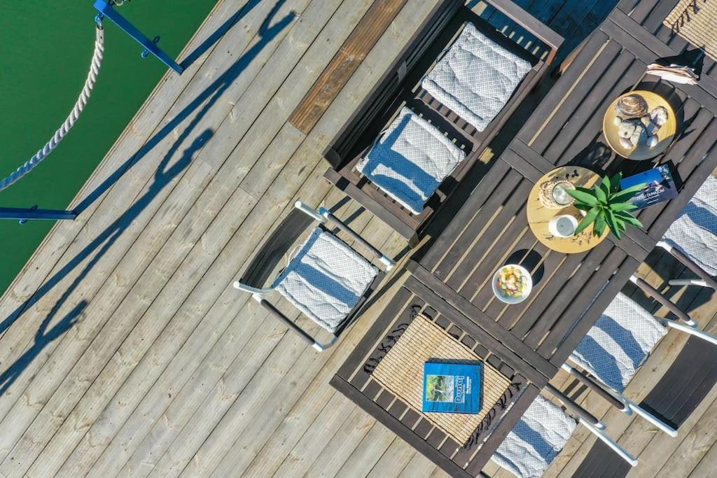 Ocarujuci Houseboat Na Dunaji براتسيلافا المظهر الخارجي الصورة