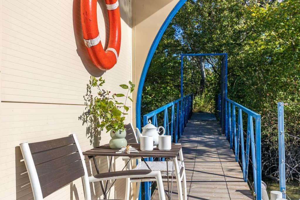 Ocarujuci Houseboat Na Dunaji براتسيلافا المظهر الخارجي الصورة